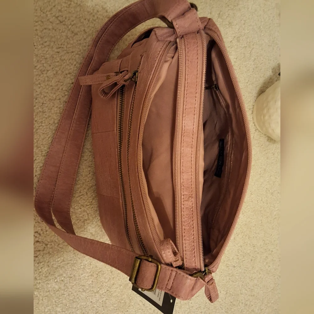Bueno Collection, NWT, Woman's Hand/Cross Body Bag - Picture 7 of 9